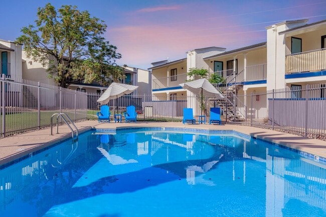 Building Photo - CopperHill Rental