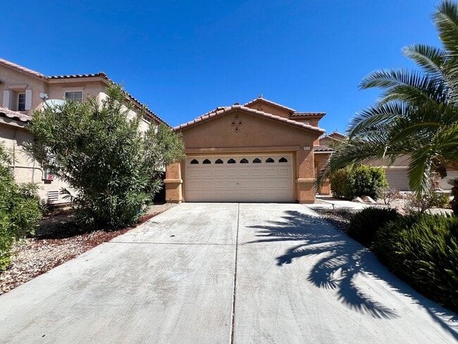 Building Photo - SPACIOUS 4BD/2.5BA HOME IN ALIANTE W/ FRESH PAINT, NEW FLOORING