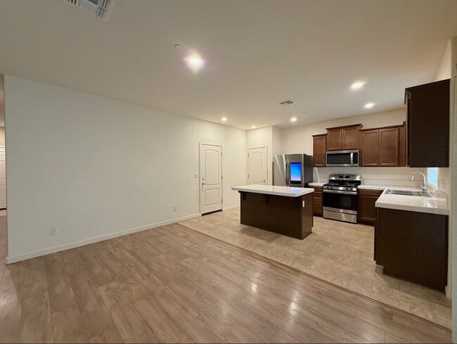 Photo - 395 Mono Lake Ave