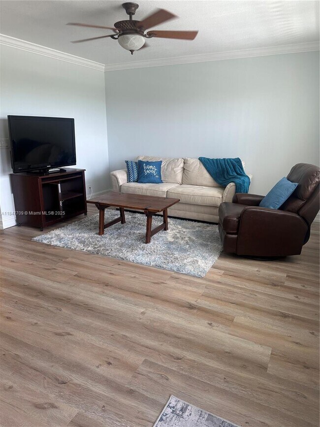 Building Photo - 4027 Swansea Crescent Unit 4027 Rental