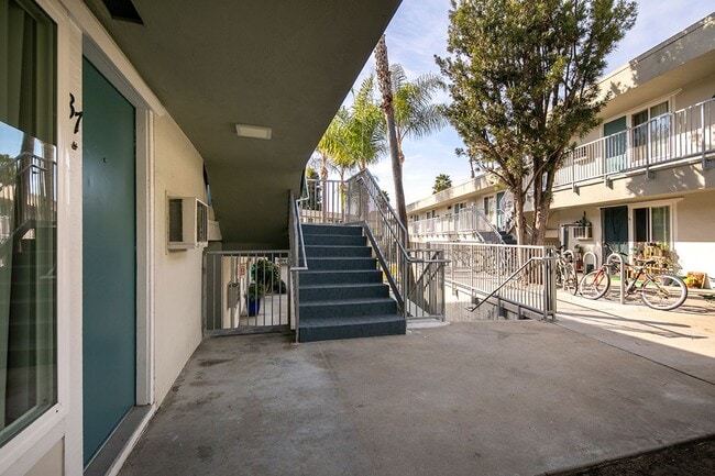 Photo - Aztec Pacific Apartments