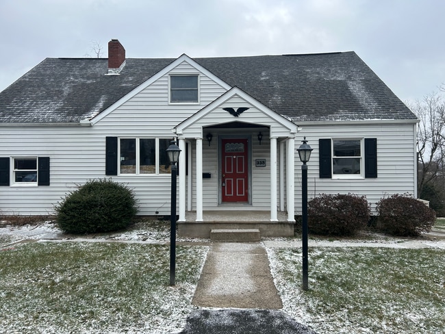 Building Photo - 335 S Lincoln Ave Unit Upstairs
