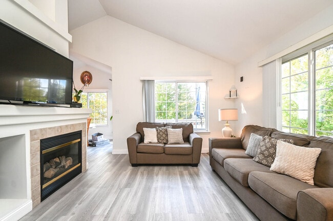 Photo - 714 S Rosehall Ln