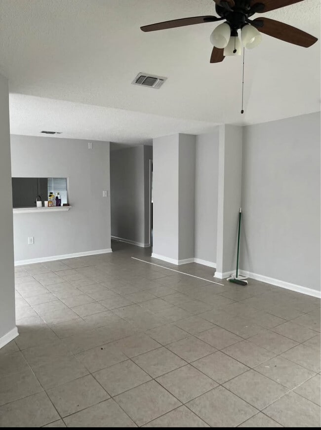 Photo - 512 Heritage Cove