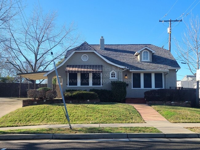 Building Photo - Action Properties R.E.S. Inc offering Central Roseville 2 Bed, 1bath  Carport Parking, Large yard...