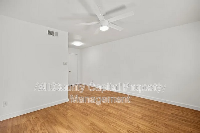 Photo - 502 W 35th St Unit 103