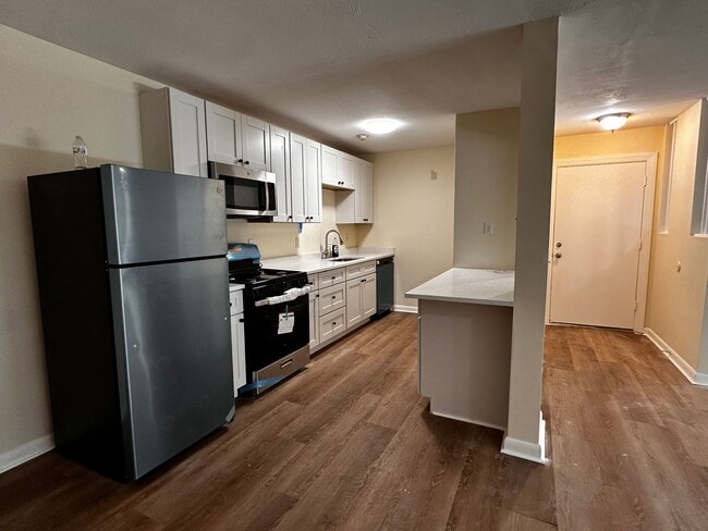 Photo - 435 Oaklawn Ave Unit 435 Oaklawn Ave  324 (L)