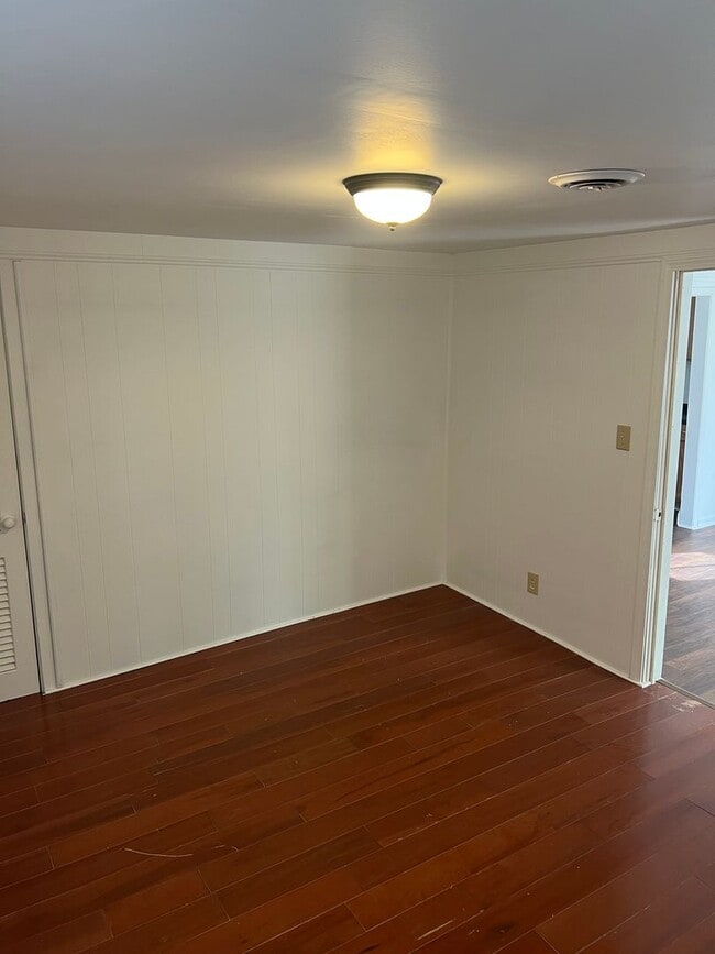 Photo - 2 bed 1 bath on quite street