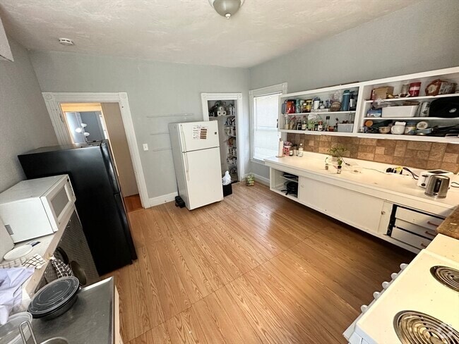 Building Photo - 65 A Gardner St Unit 2A Rental