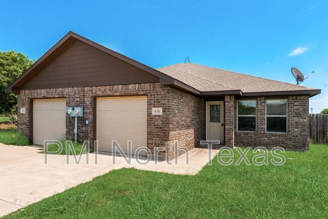 Photo - 616 N 6th St