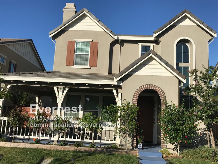 4-Bedroom, 3.5-Bathroom Home in a Convenie... - 4-Bedroom, 3.5-Bathroom Home in a Convenie...