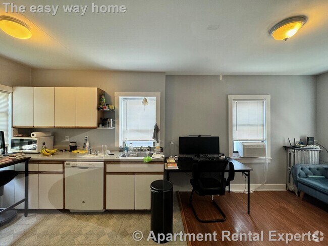 Building Photo - 566 Putnam Ave Unit #2R Rental