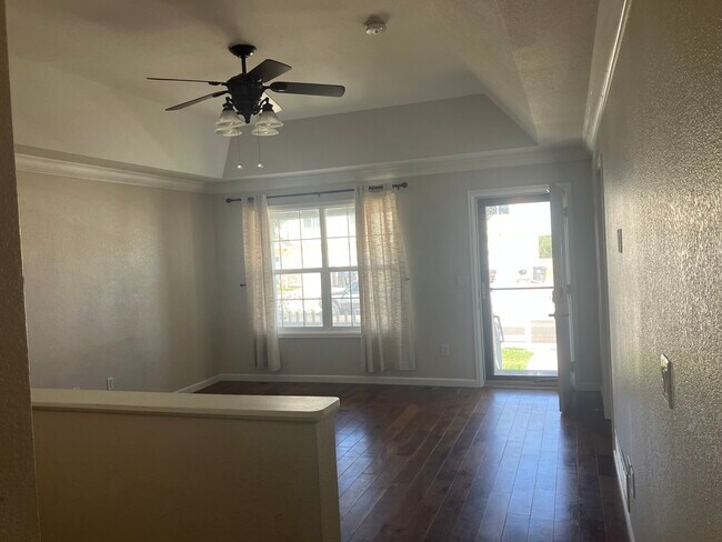 525 Queens Rd