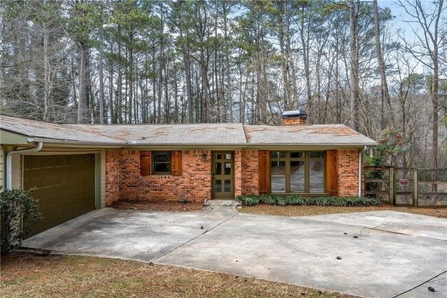2468 Ridgeway Dr