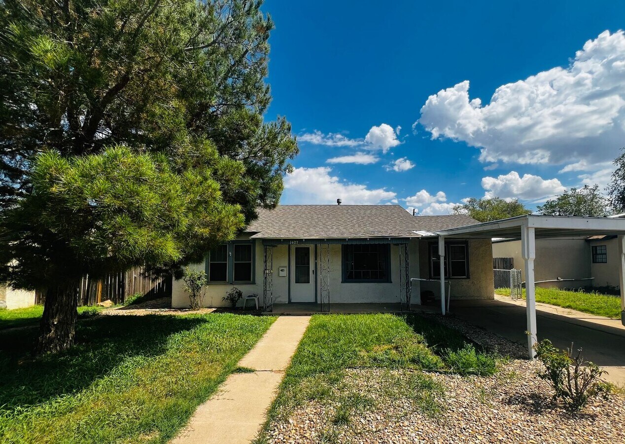 2BD/2BA With 2 Living rooms! House House Rental in Portales, NM