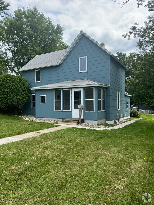 Building Photo - Price Reduced 2+ Bedroom 2 Bath Home in Gl...