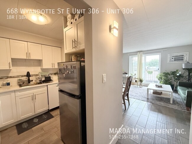Photo - CHARMING 1 BED/1 BATH UNIT DOWNTOWN + HYDRO! Unit 306