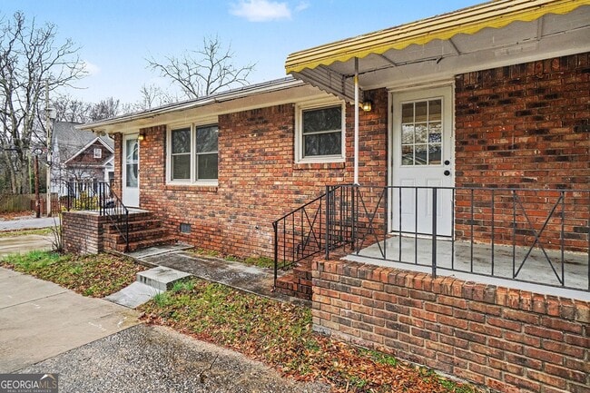 Photo - 2874 Cheney St