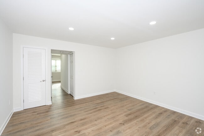 2BR, 2BA - 1,000SF - Living Room