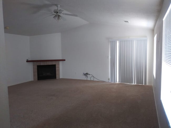 5763 Carmen Rd NW