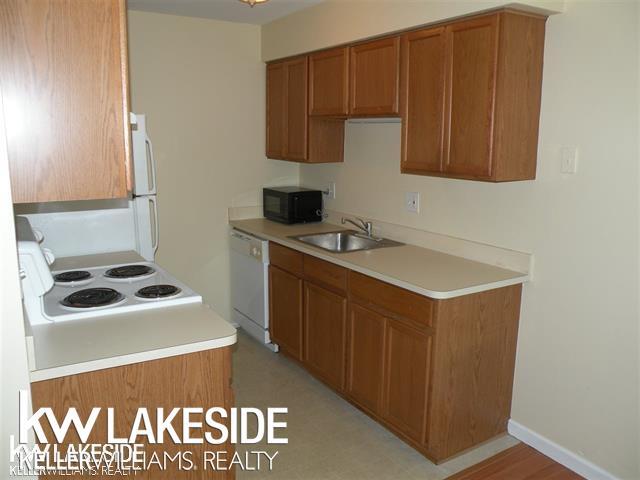 Photo - 2012 Orchard Crest St