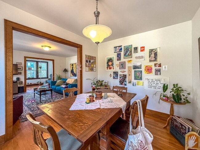 Photo - Charming 2 Bedroom, 1 Bathroom Home Near UIUC & Downtown Urbana