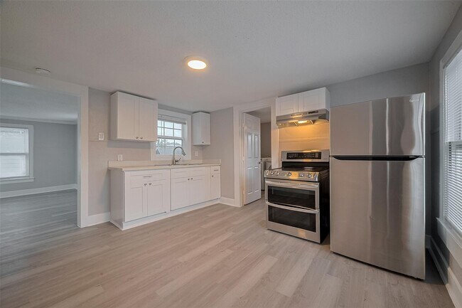 Photo - 1401 Collier St