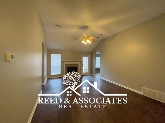 Photo - Just Minutes Away from Oakland Elementary ...