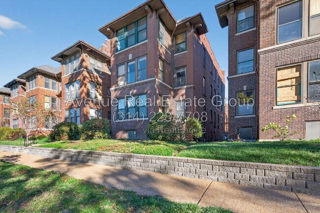 5559 Pershing Ave Unit 1F