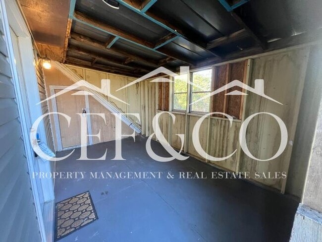 Photo - Upstairs Studio apartment available in Spa...