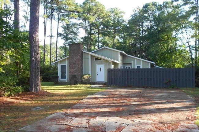 Building Photo - NEW LISTING!!!!!