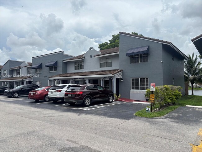 Building Photo - 6910 NW 173rd Dr Unit 1008