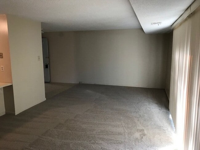 Photo - Available Now! Spacious 2 Bedroom Apartment!!