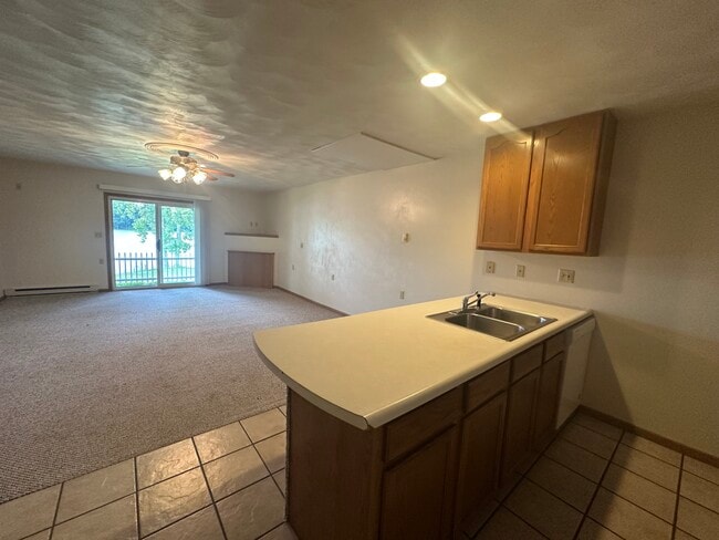 Building Photo - 1002 Lakeshore Dr Unit 1002