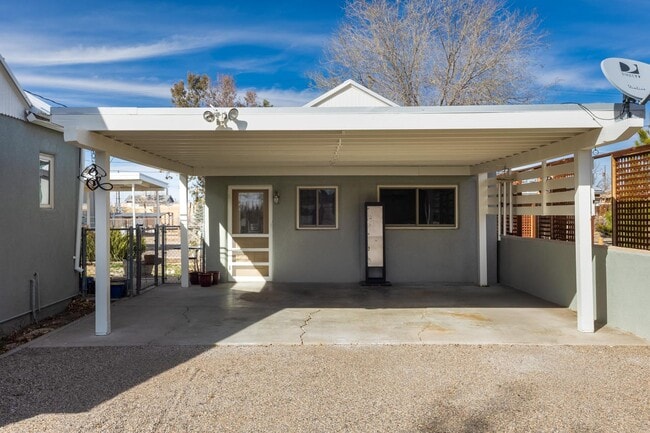 Photo - 501 El Paraiso Rd NW