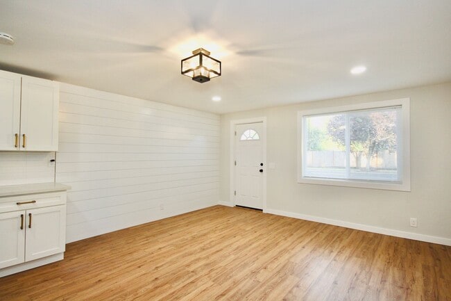 Photo - Beautifully Updated 1bd/1ba Sumner Duplex!