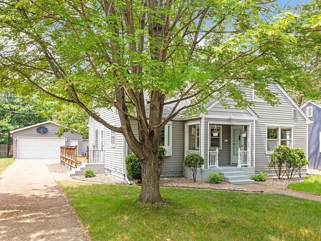 Photo - 4147 Yates Ave N