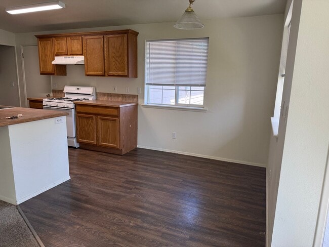 Photo - Single Level 2 Bed/2 Bath with Garage - NW Cedar Ave Unit 19