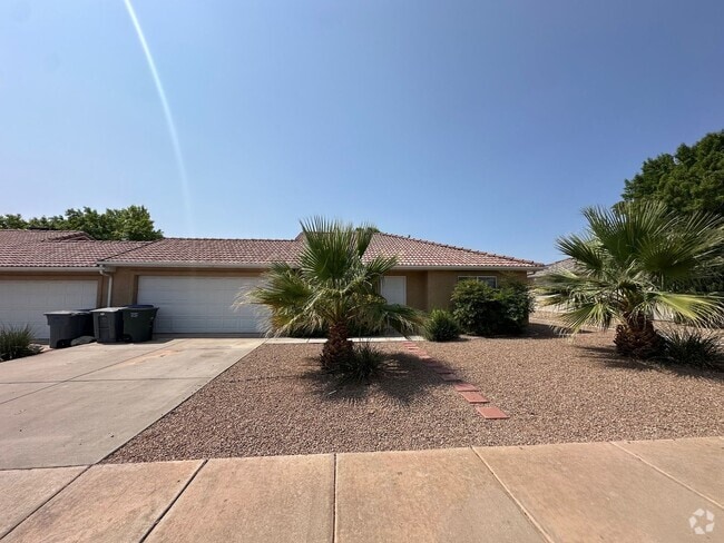 Building Photo - Duplex Property near the Mall Rental