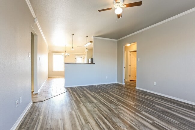 Photo - 6517 White Oak Way