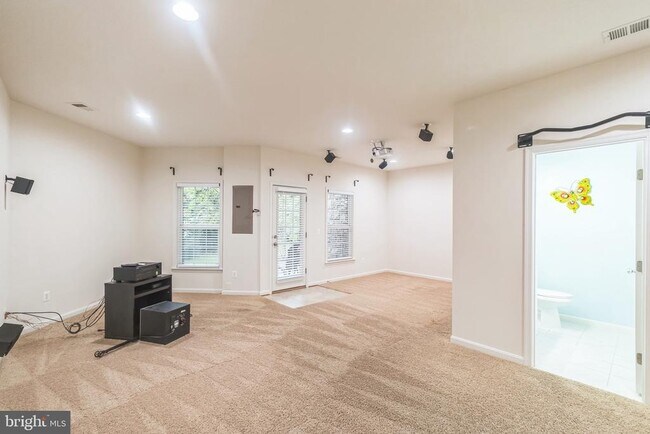 Photo - 42385 Trellis Square