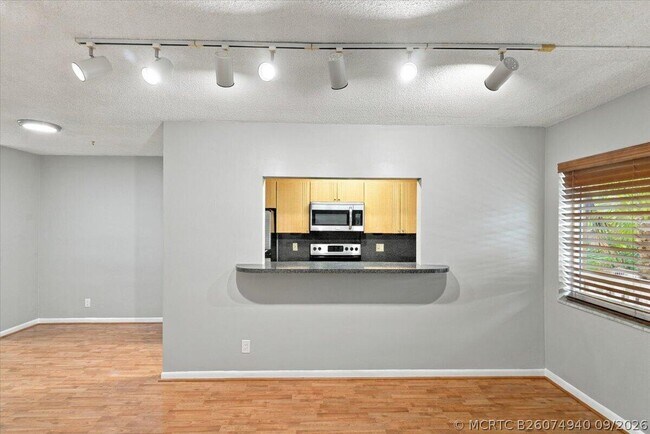 Photo - 2110 NE 39th St Unit 8B