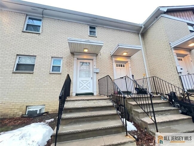 Building Photo - 406 Cranbury Rd Unit 7