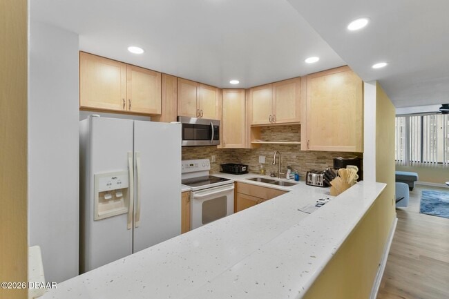 Photo - 3051 S Atlantic Ave Unidad 1004