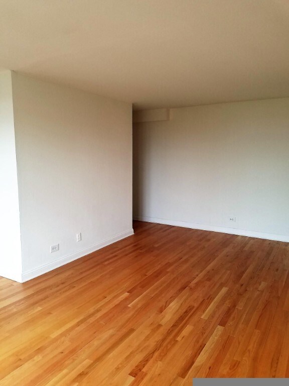 Photo - 3710 N Pine Grove Ave Unidad 408