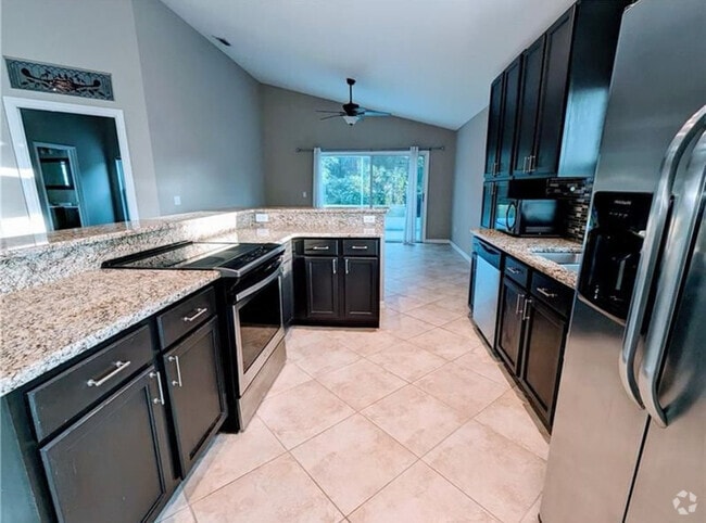Granite counter tops - 562 SW Saint Martins Cv Rental