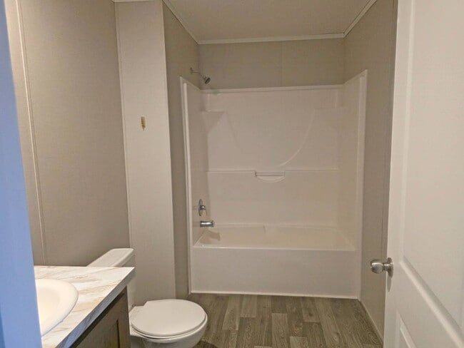 Photo - 705 W 8th St