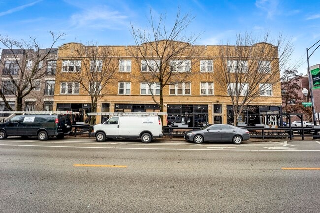 Building Photo - 2234 W Roscoe St