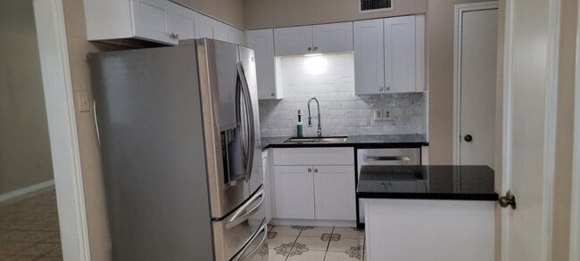 Building Photo - 5510 Deep Forest Dr