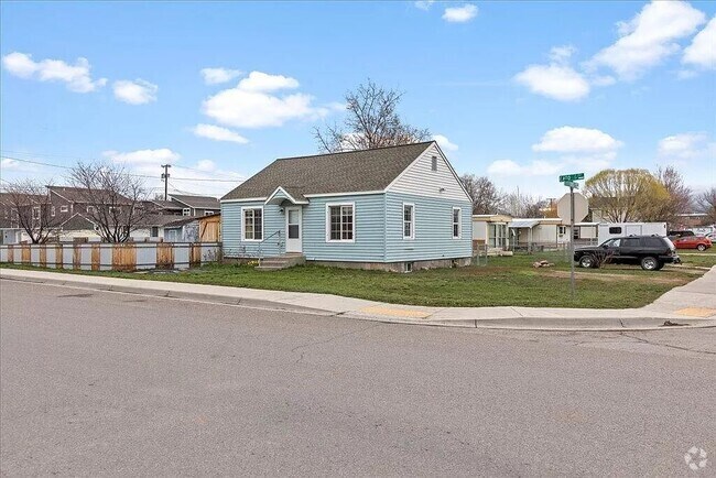 Building Photo - 2414 Eaton St Unit Top Rental